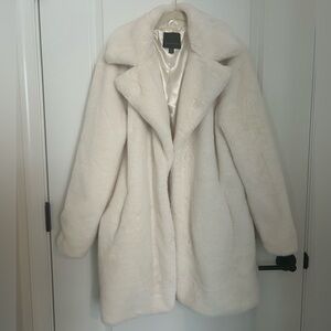 Weatherproof Oversized White Ivory Faux Fur Coat Size Small